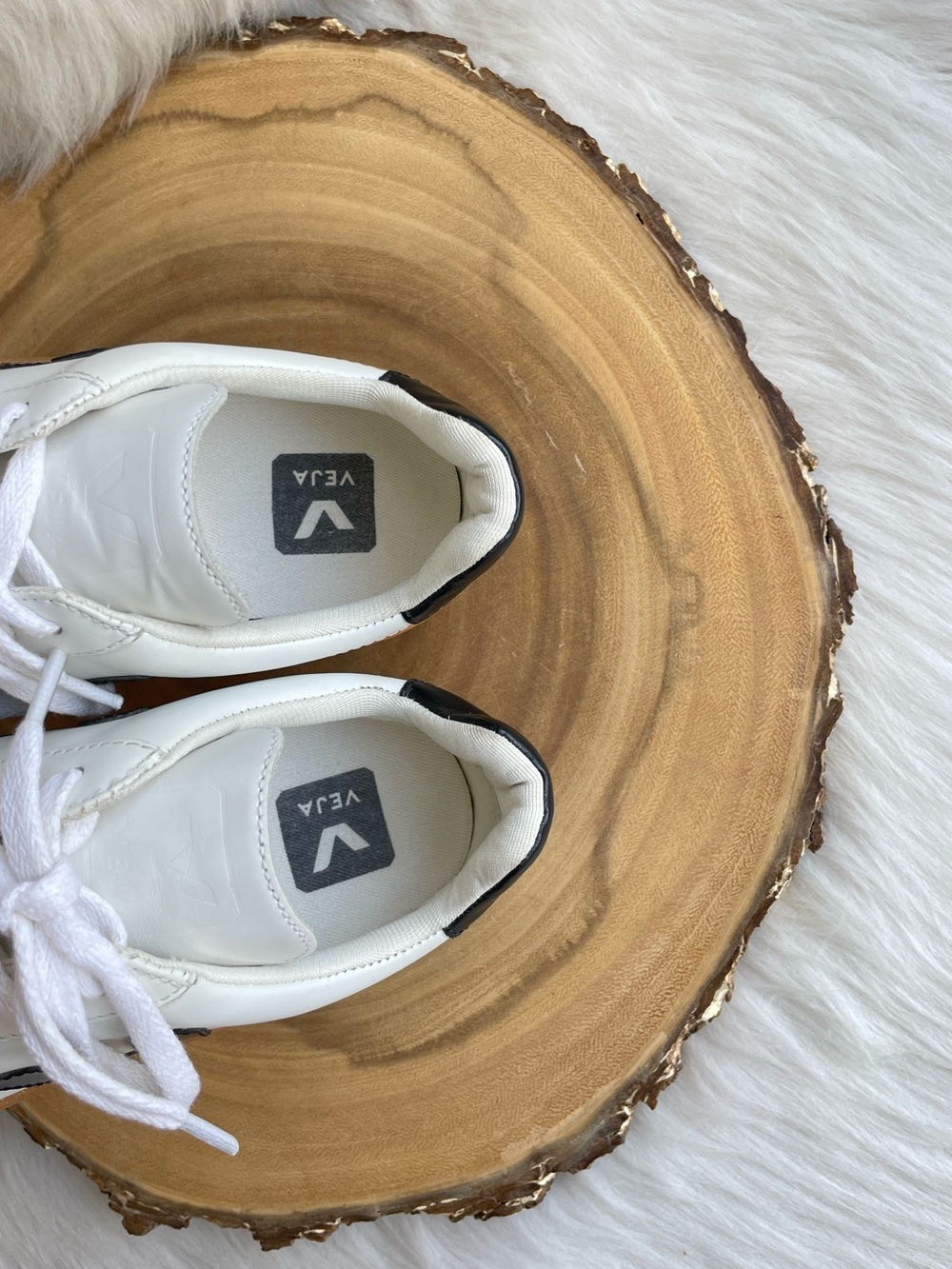 LIKE NEW Veja V-12 white leather sneakers - Picture 10 of 15